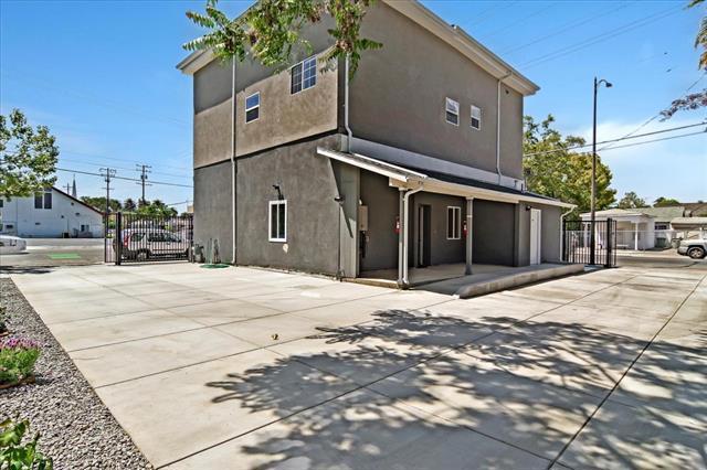 298 N 7th Street Property Photo 2