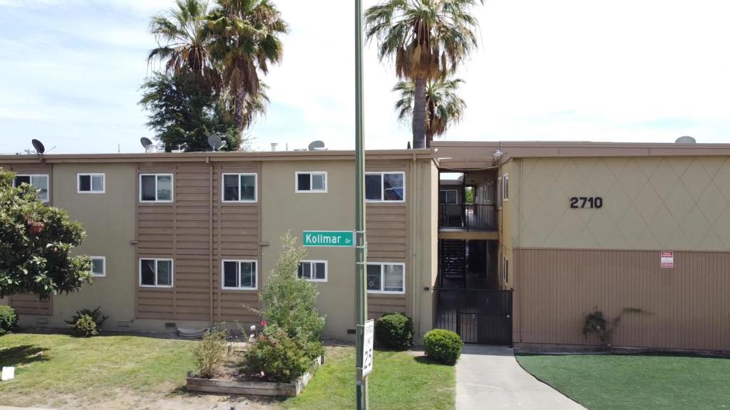 2710 Kollmar Drive Property Photo 4