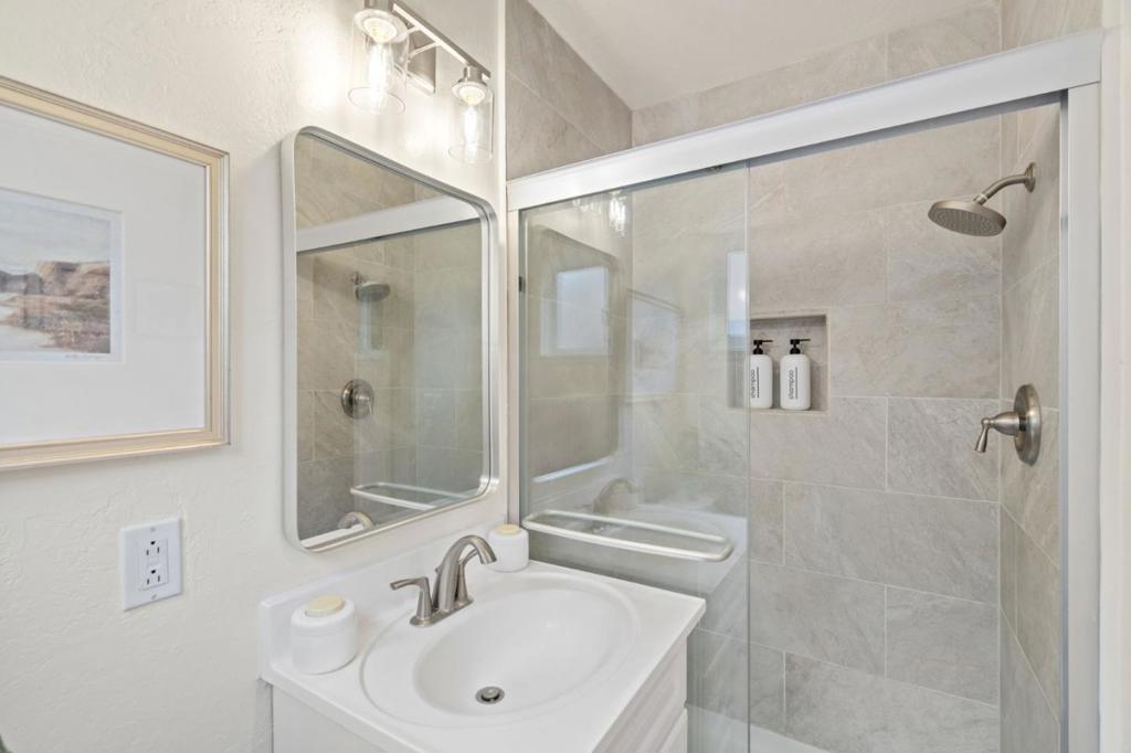 5177 Englewood Drive Property Photo 28