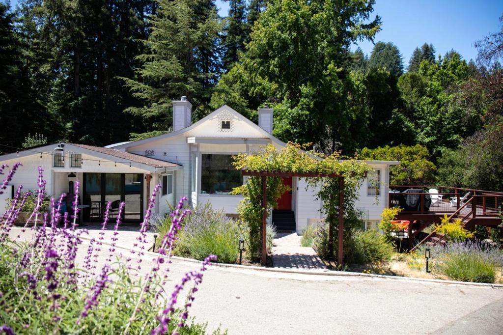 1003 Laurel Glen Property Photo 1