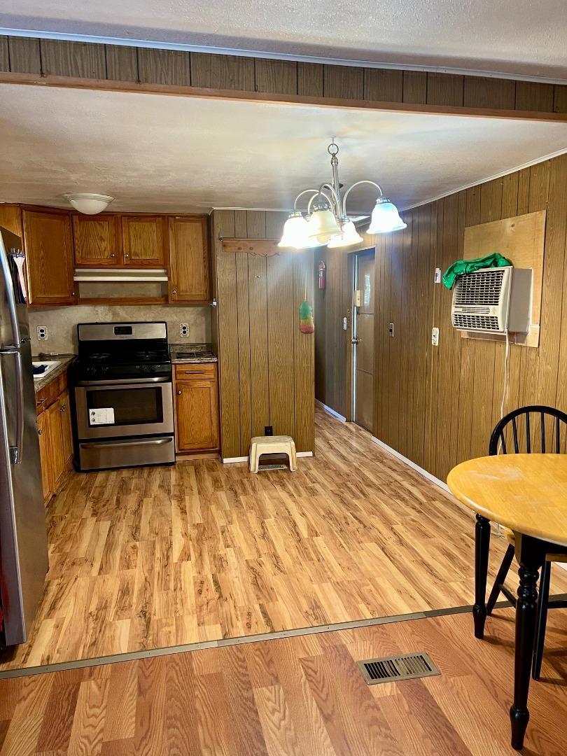 1400 Meredith Property Photo 8