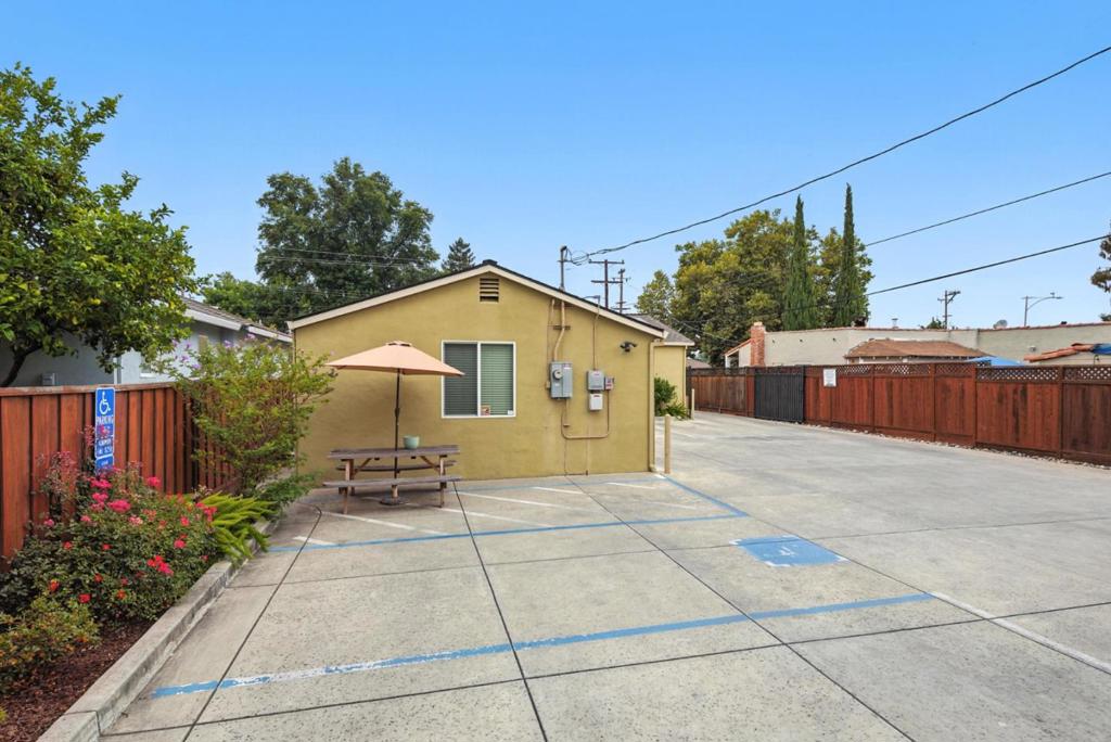 1414 Meridian Avenue Property Photo 24