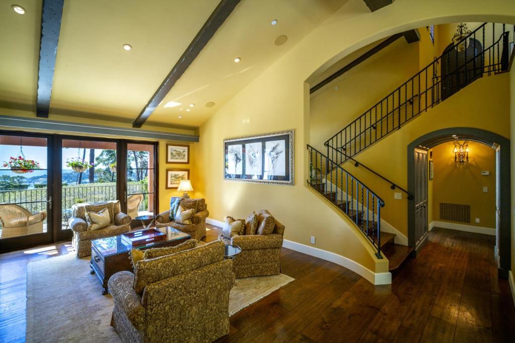 1565 Riata Road Property Photo 8