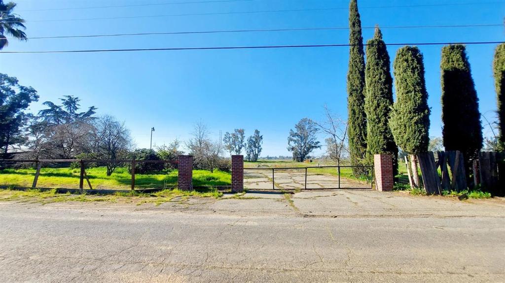 7304 Hedge Avenue Property Photo 4