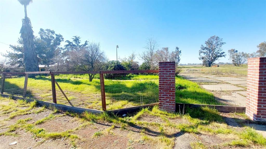 7304 Hedge Avenue Property Photo 5