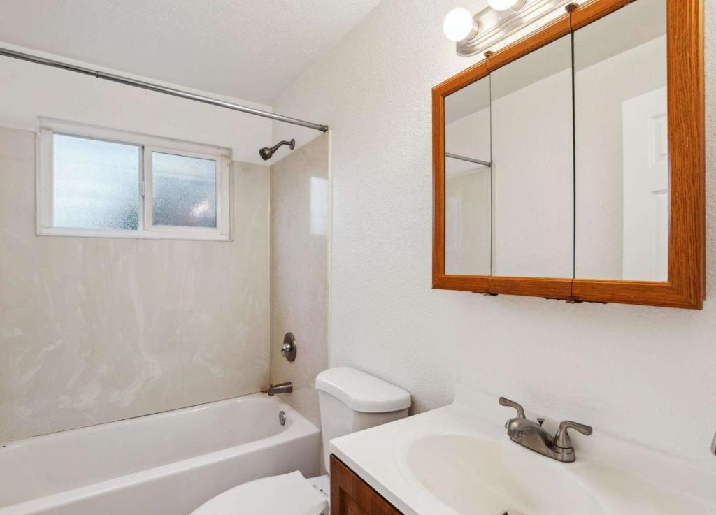 1327 Ashby Avenue Property Photo 12