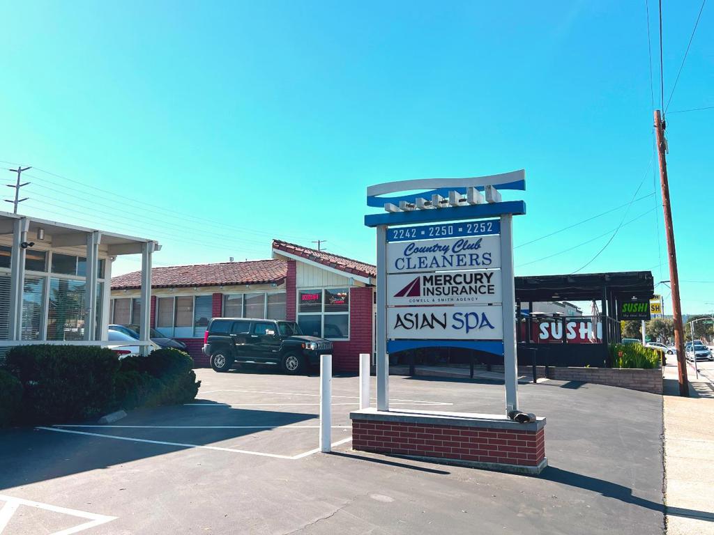 22402252 N Fremont Street Property Photo 1