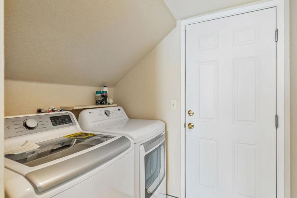 1206 Sycamore Court Property Photo 17
