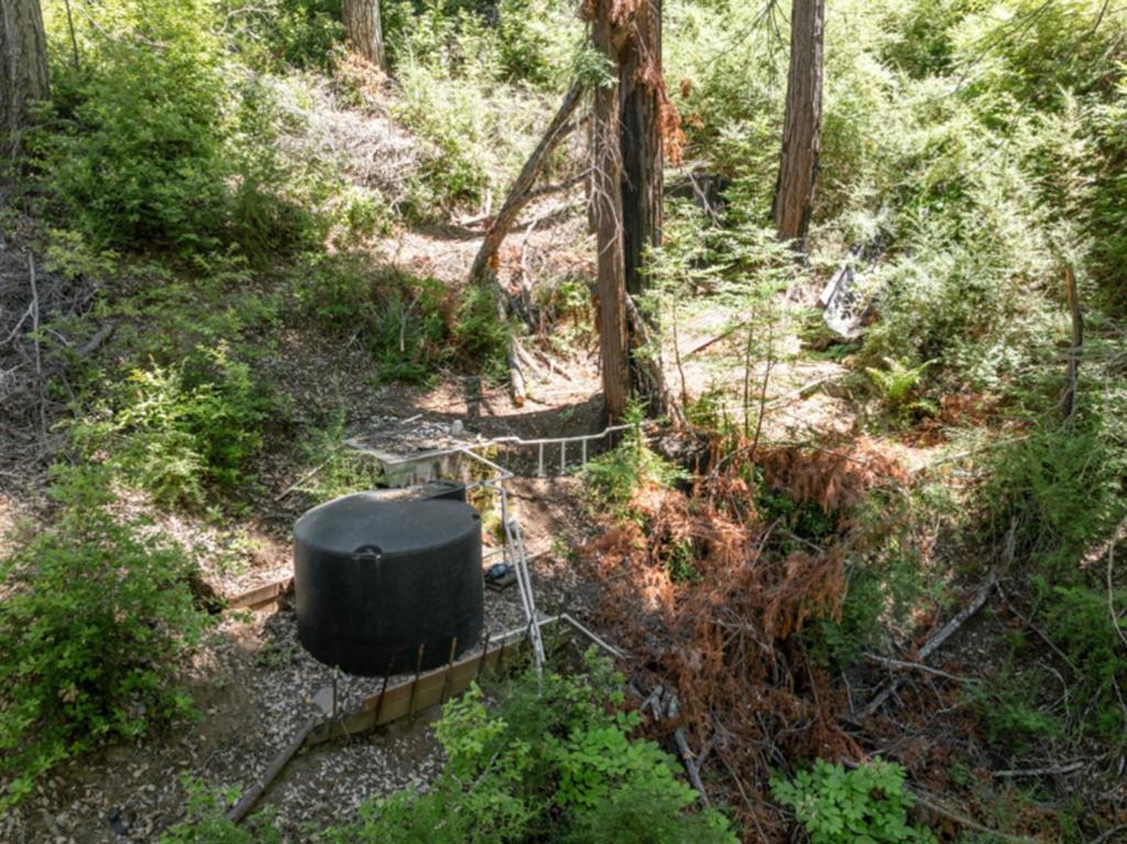 2472 Fanning Grade Property Photo 13