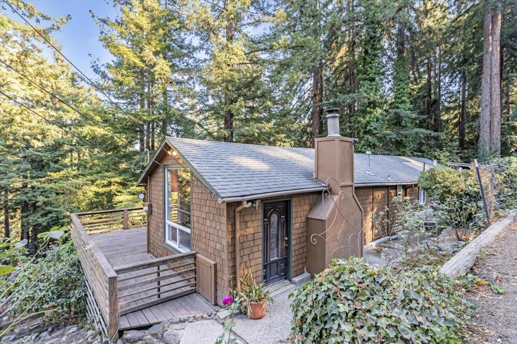 1045 Forest Way Property Photo 1