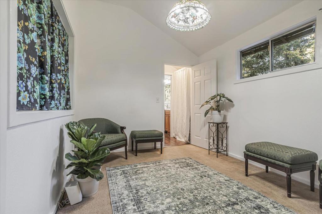 1045 Forest Way Property Photo 12