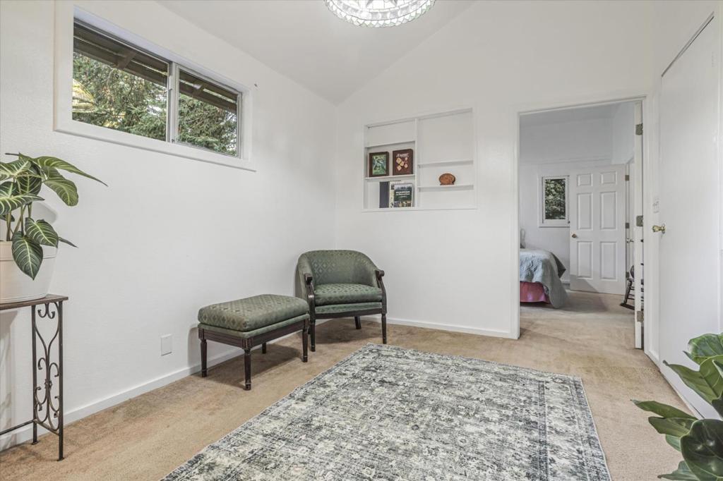 1045 Forest Way Property Photo 13