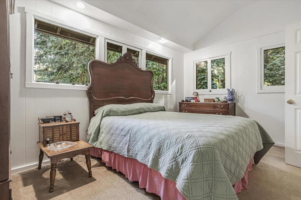 1045 Forest Way Property Photo 14