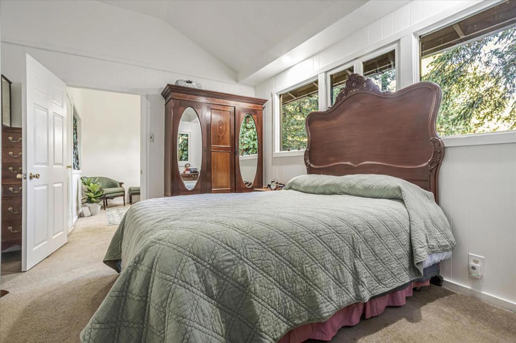 1045 Forest Way Property Photo 15