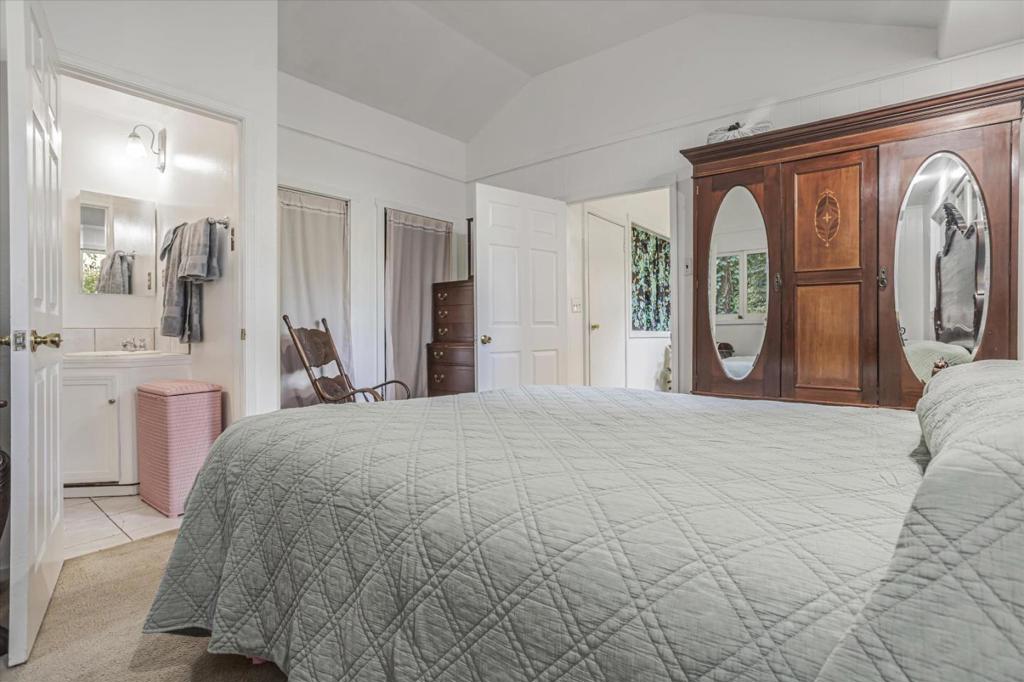 1045 Forest Way Property Photo 16