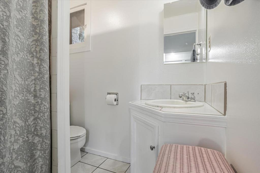 1045 Forest Way Property Photo 17