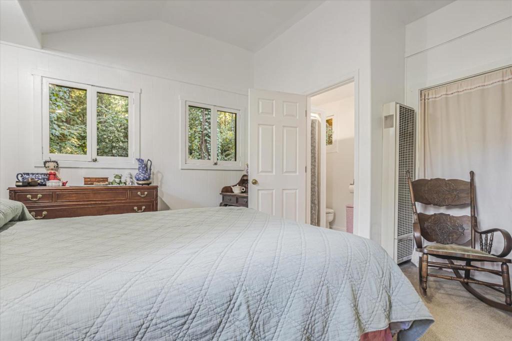 1045 Forest Way Property Photo 18