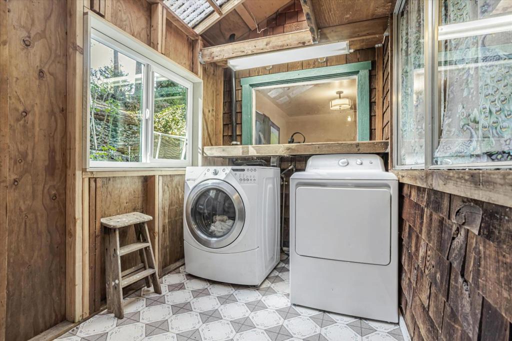 1045 Forest Way Property Photo 22