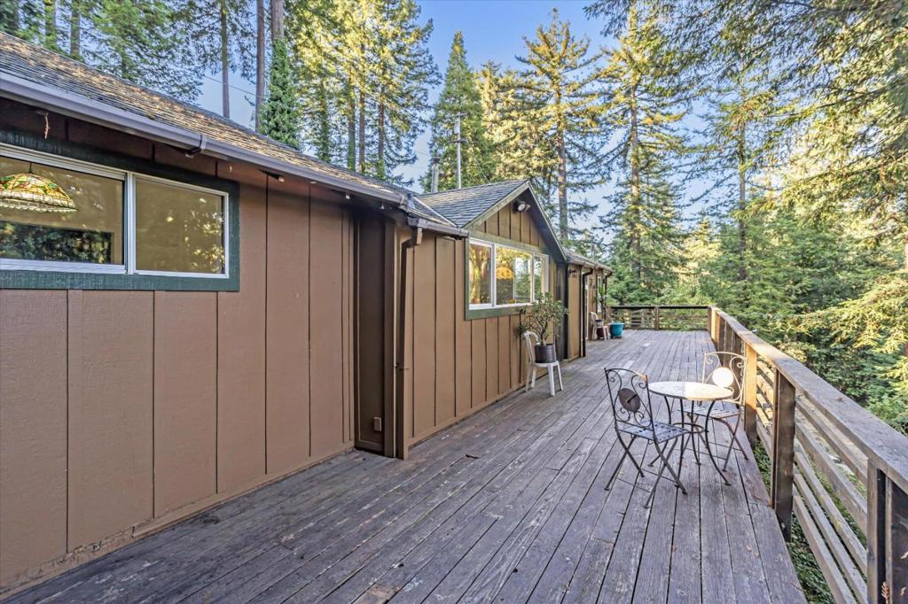 1045 Forest Way Property Photo 25