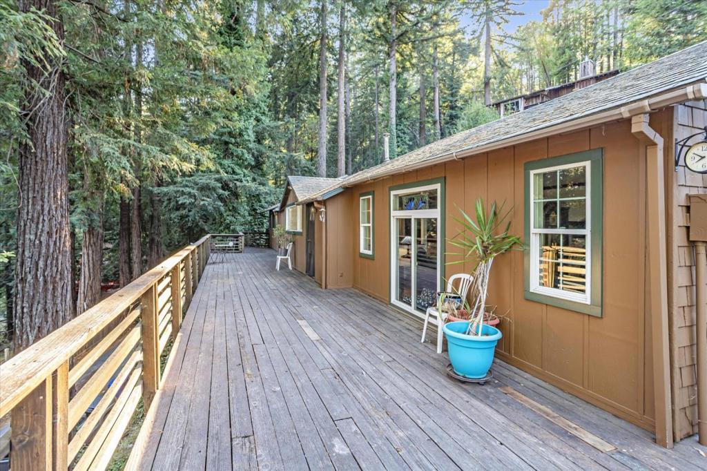 1045 Forest Way Property Photo 26