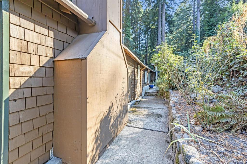 1045 Forest Way Property Photo 28