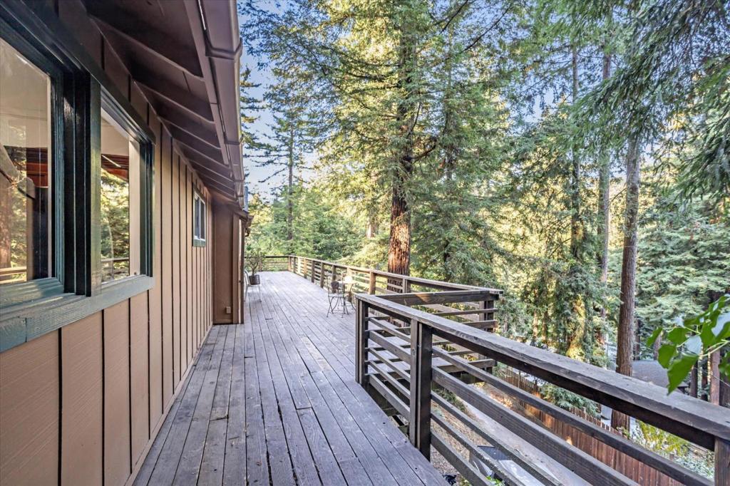 1045 Forest Way Property Photo 29