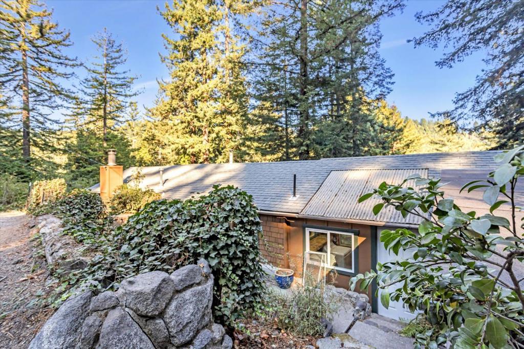 1045 Forest Way Property Photo 30