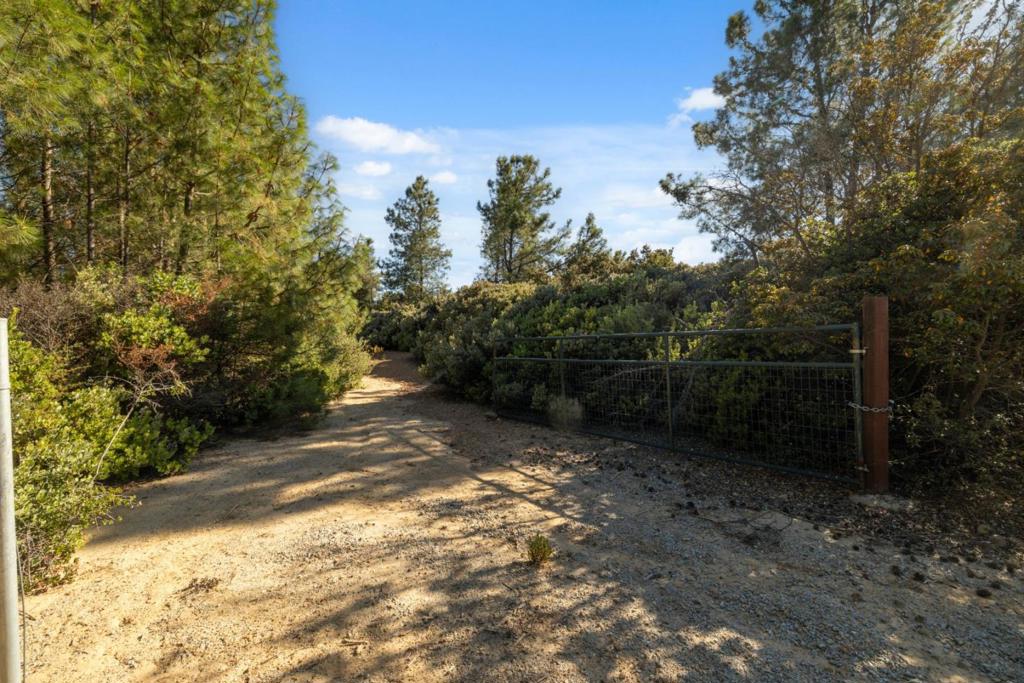 Summit Road Property Photo 6
