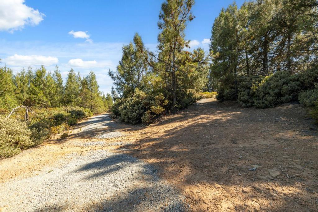 Summit Road Property Photo 8