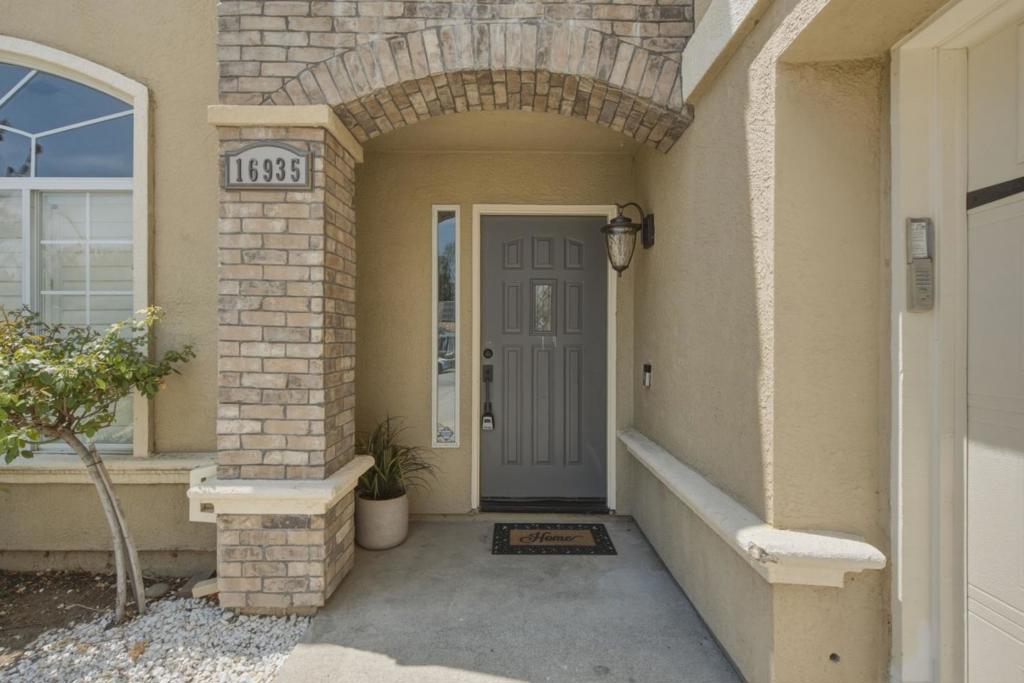 16935 Pine Way Property Photo 4