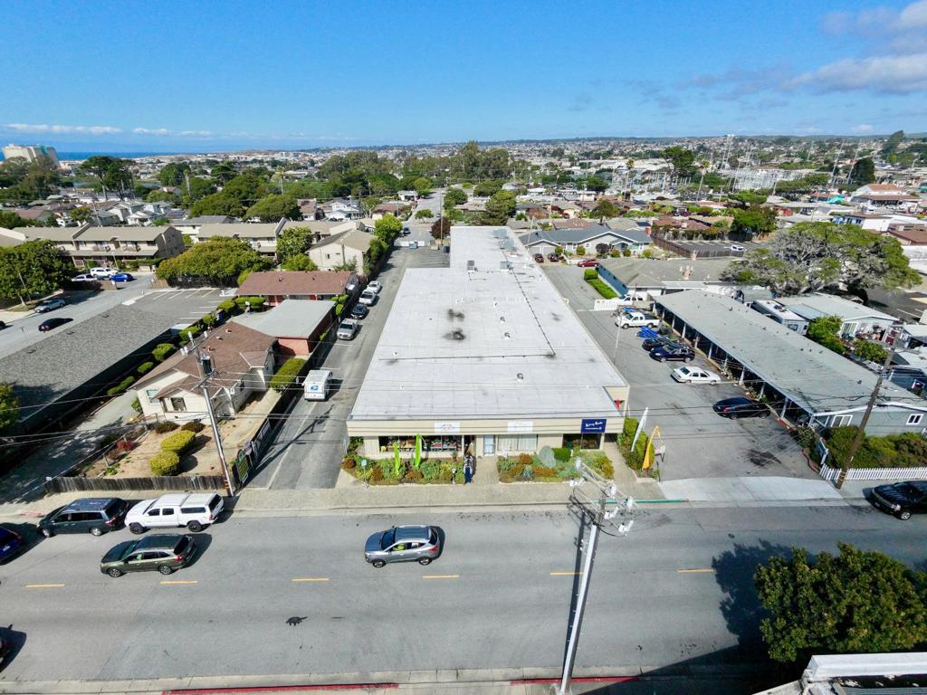 527539 Ramona Avenue Property Photo 2