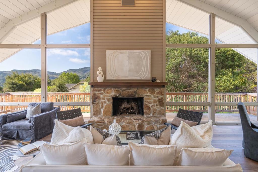 27180 Los Arboles Drive Property Photo 2