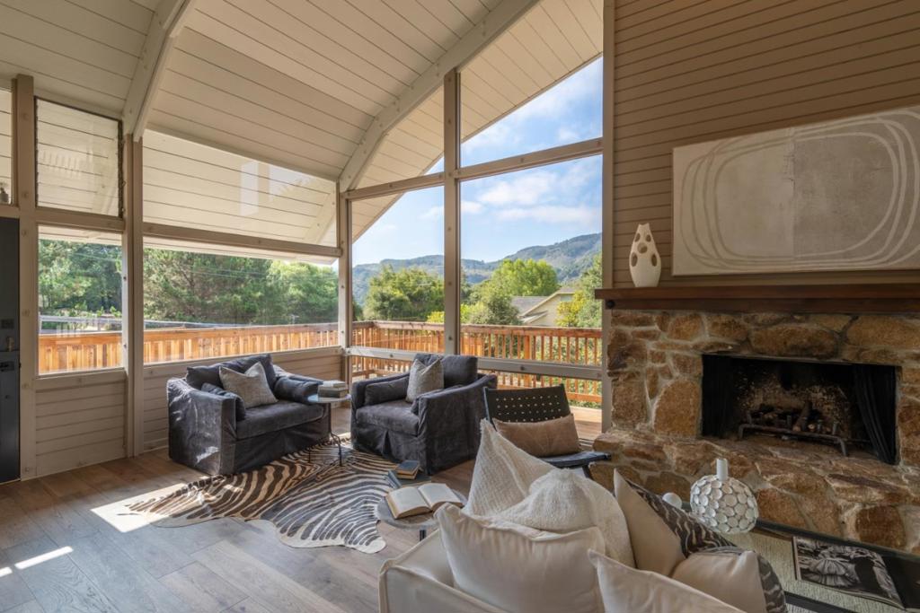 27180 Los Arboles Drive Property Photo 5