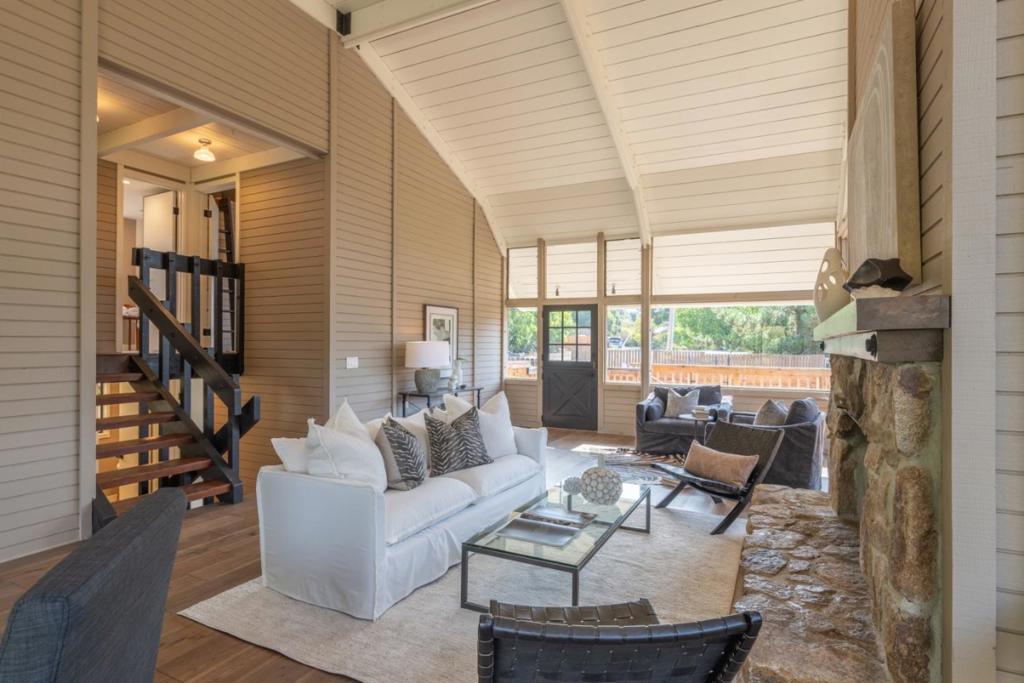 27180 Los Arboles Drive Property Photo 11