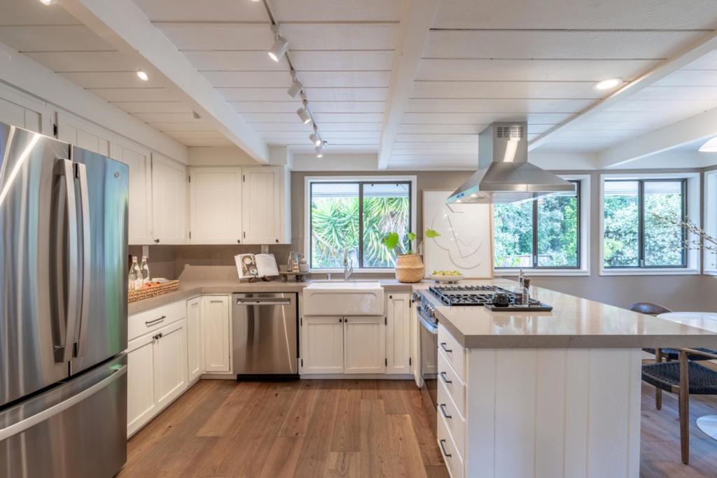 27180 Los Arboles Drive Property Photo 12