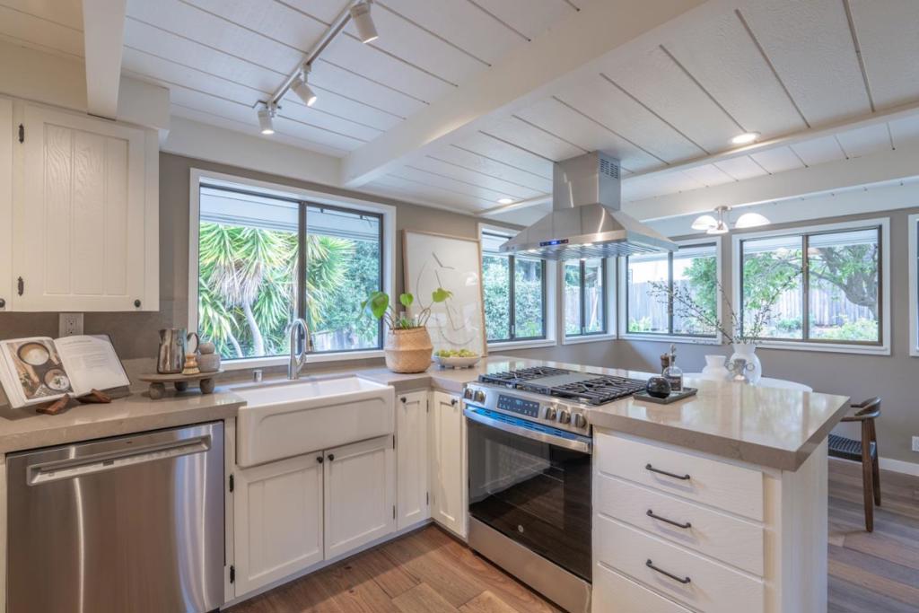 27180 Los Arboles Drive Property Photo 13