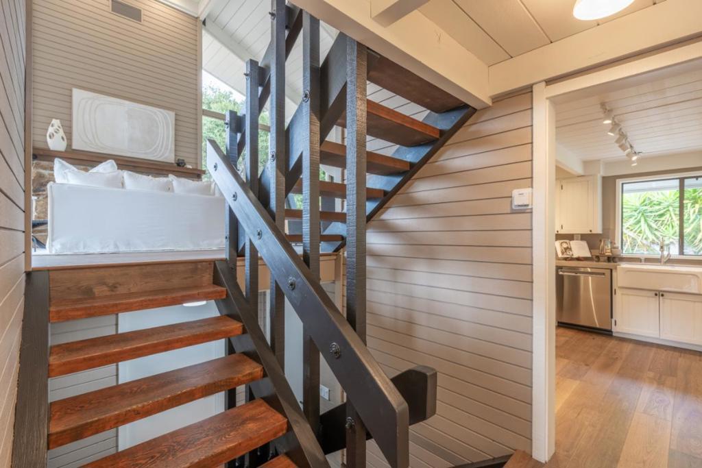 27180 Los Arboles Drive Property Photo 16