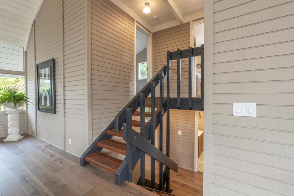 27180 Los Arboles Drive Property Photo 17