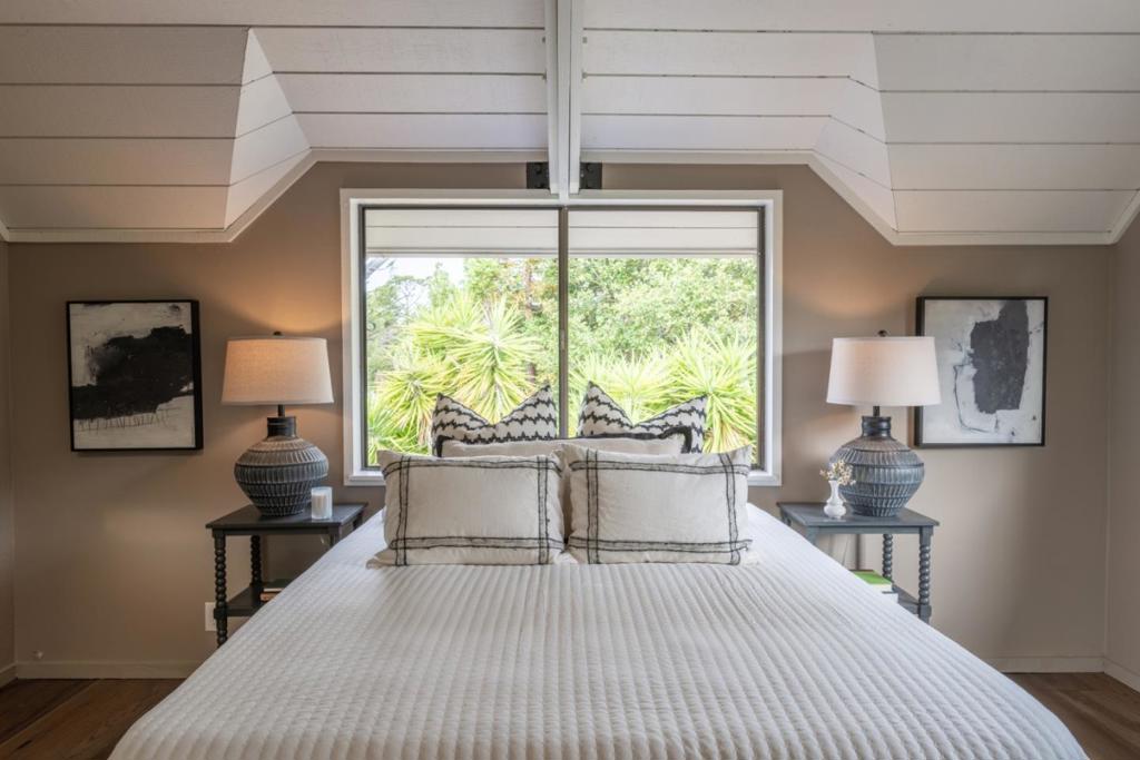 27180 Los Arboles Drive Property Photo 18