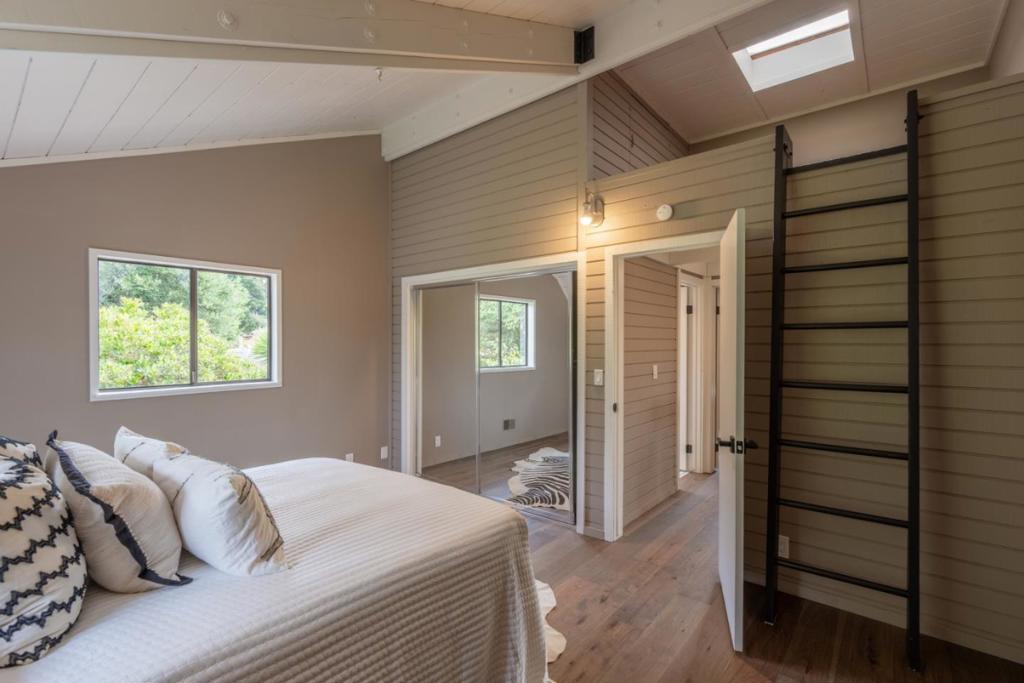 27180 Los Arboles Drive Property Photo 19