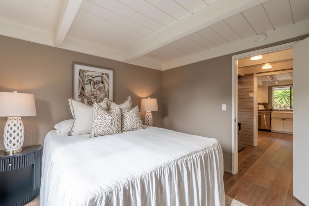 27180 Los Arboles Drive Property Photo 21