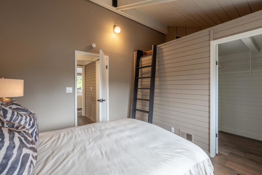 27180 Los Arboles Drive Property Photo 22