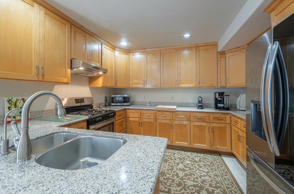 6 S Wood Street Property Photo 6