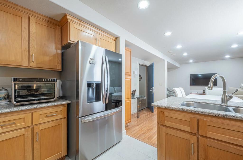 6 S Wood Street Property Photo 8