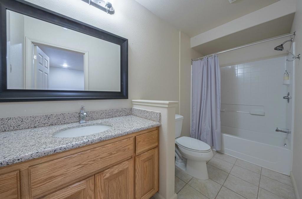 6 S Wood Street Property Photo 16