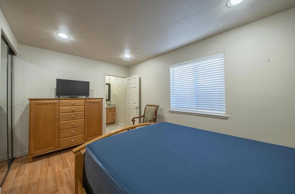 6 S Wood Street Property Photo 18