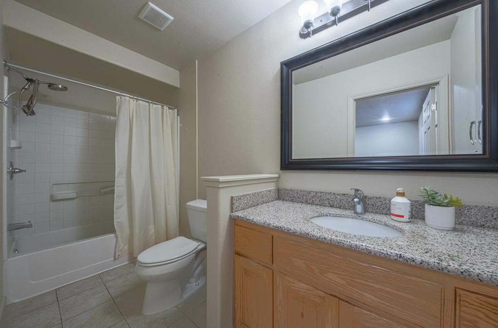 6 S Wood Street Property Photo 19