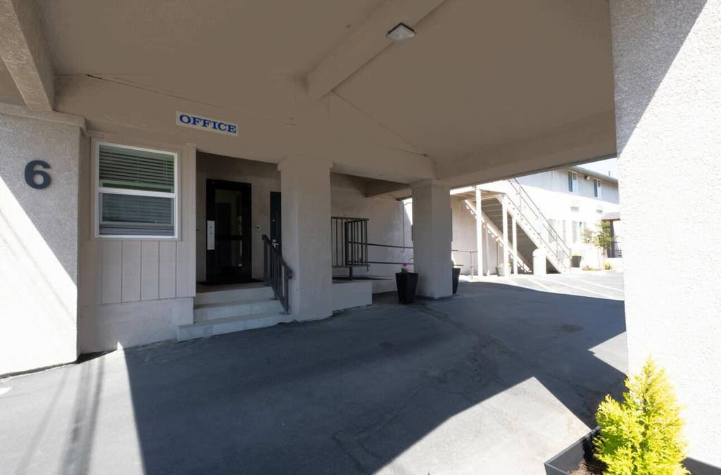 6 S Wood Street Property Photo 21