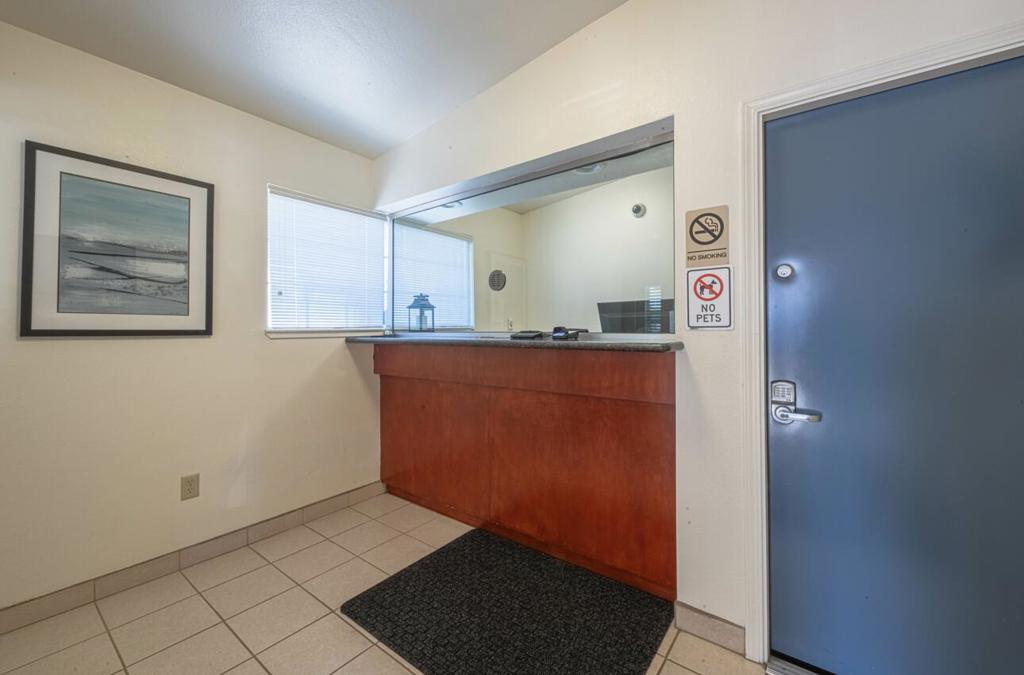 6 S Wood Street Property Photo 23