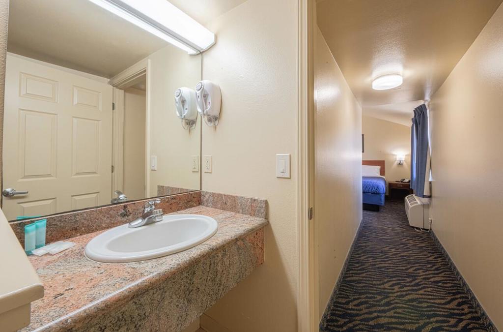 6 S Wood Street Property Photo 33